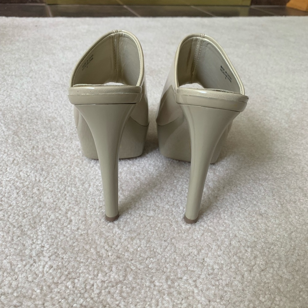 Call it Spring Heels - Picture 3 of 4